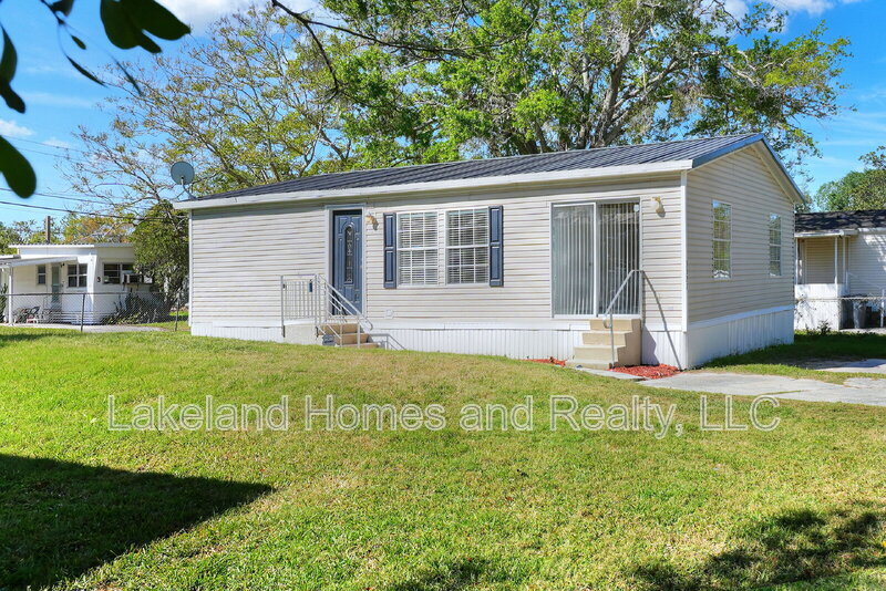 Lakeland House: 3321 Peachtree Hill Road