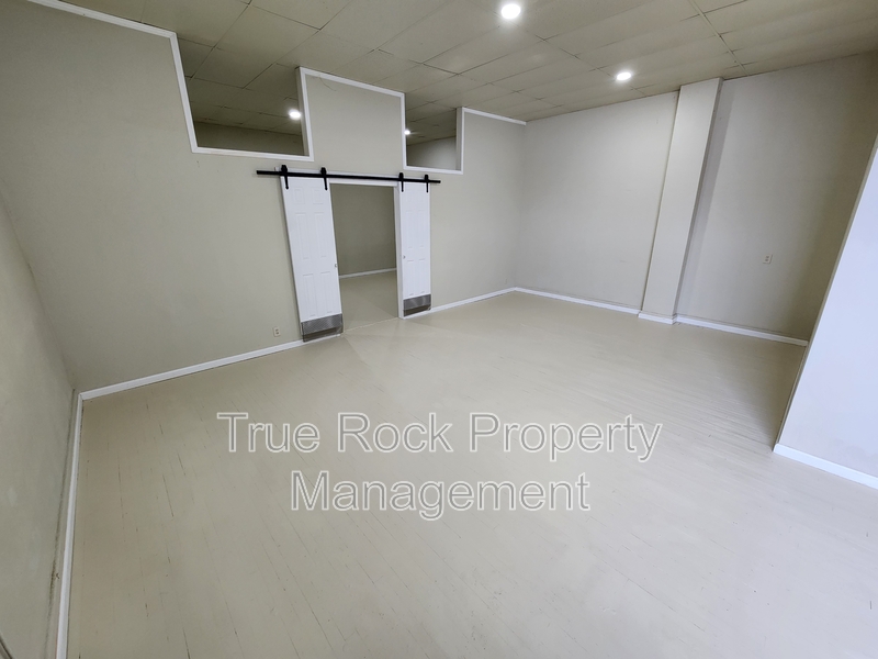 Ada House: 208 E MAIN, Apt #3 (BILLS PAID- not including tv or wifi)