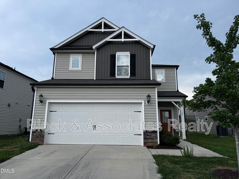 Fuquay Varina House: 129 Boone Lake Way