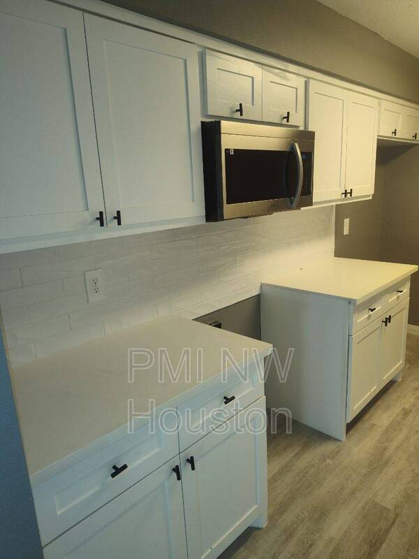 Houston Townhome: 2687 Gessner Rd