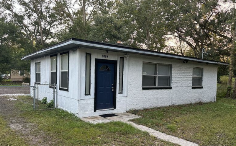 Jacksonville House: 3024 W 1st St