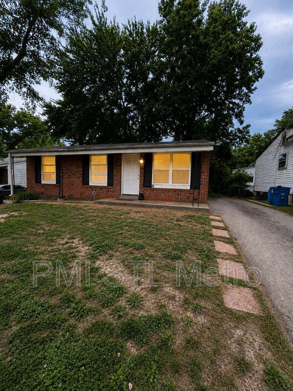 Saint Louis House: 10435 Castle Drive