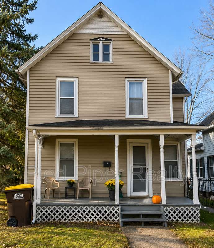 Freeport Condo: 528 1/2 S State Ave