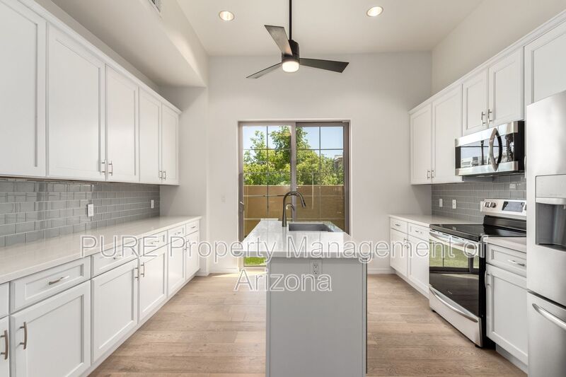 Tempe House: 421 W 6th St