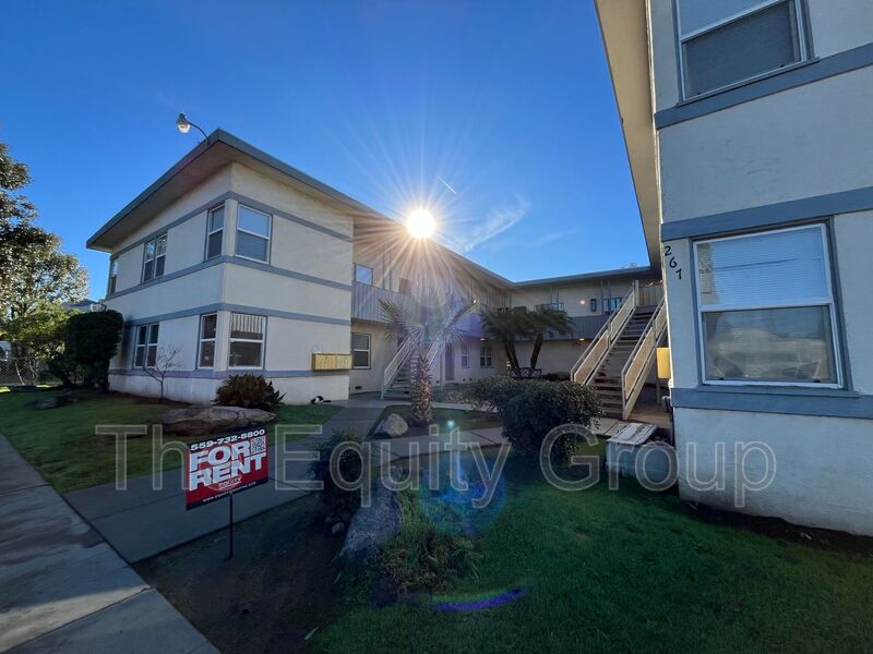 Porterville Condo: 267 W Belleview Ave