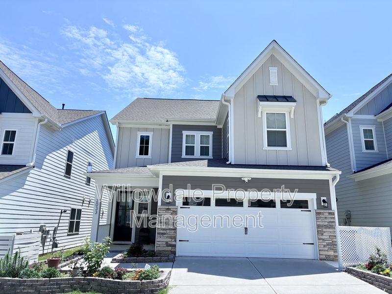 Apex House: 2033 Florine Dr