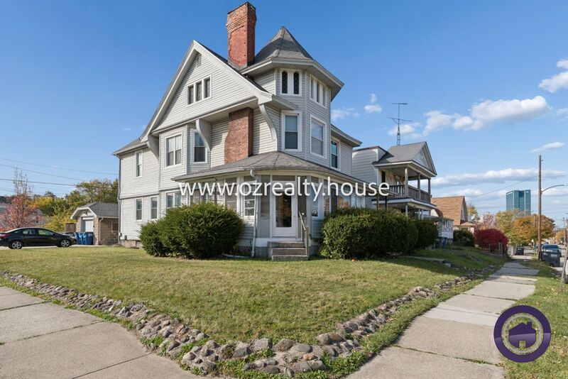 Toledo House: 322 Euclid Ave