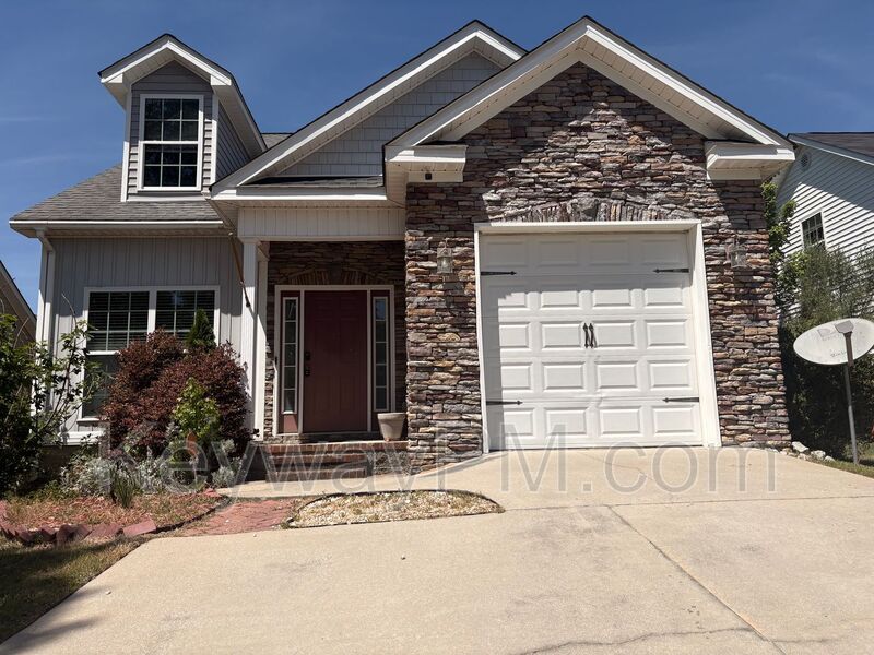 Martinez House: 1447 Collins Drive