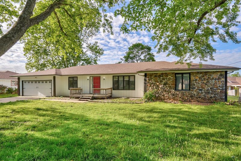 Springfield House: 2556 W Cardinal St.