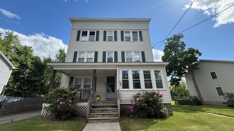 Chicopee Condo: 70 Maple St