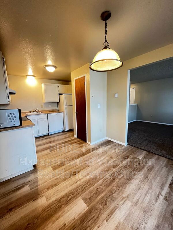 Auburn House: 1812 I St NE