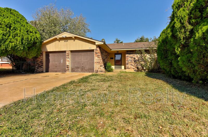 Midwest City House: 207 W Shadywood Drive