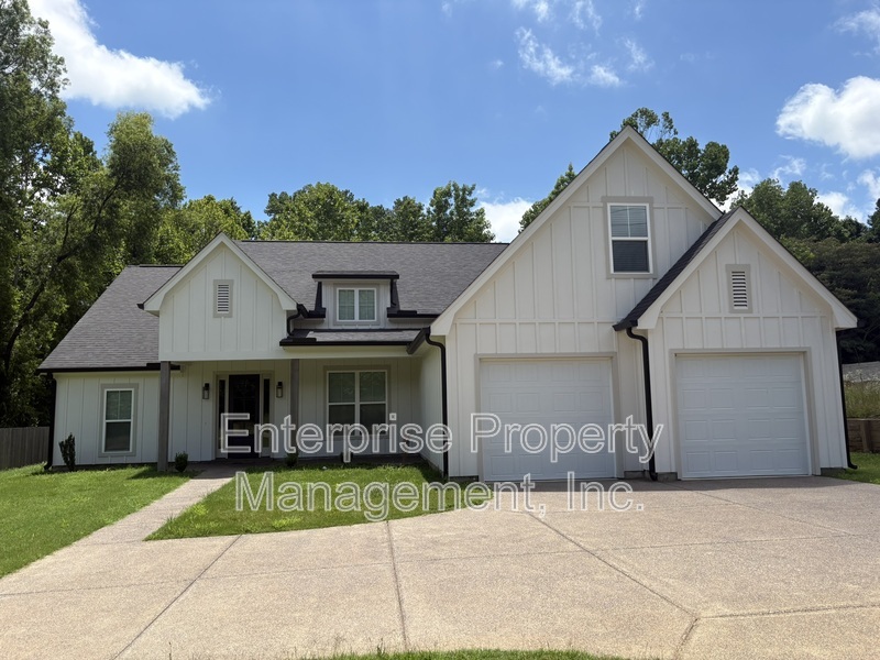 Munford House: 239 McLaughlin Dr.