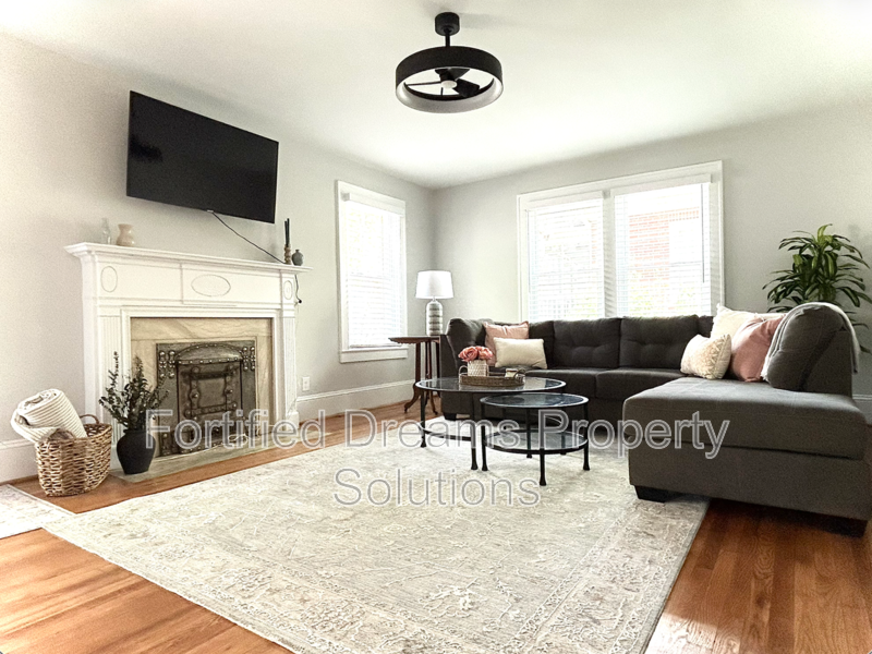 Winston Salem House: 2240 Queen St