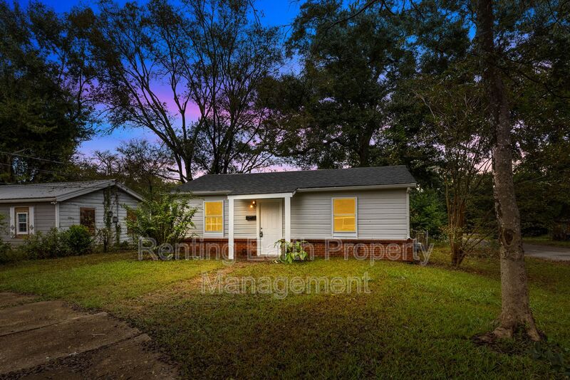 Montgomery House: 4010 Vandiver Ct