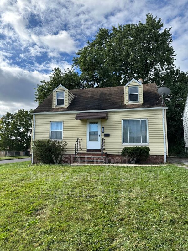 Maple Hts House: 21516 Watson Rd