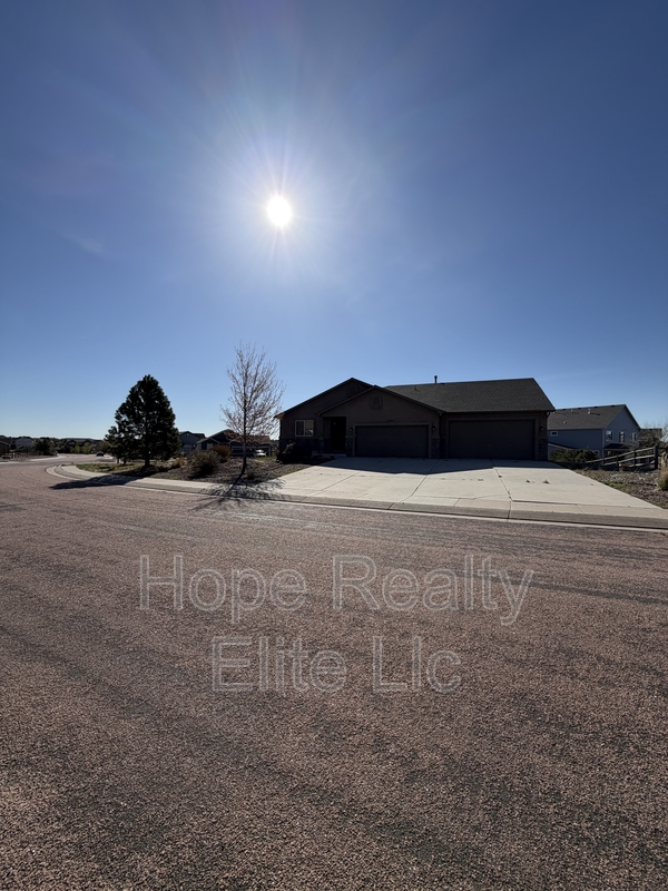 Peyton House: 10931 Glen Canyon Drive