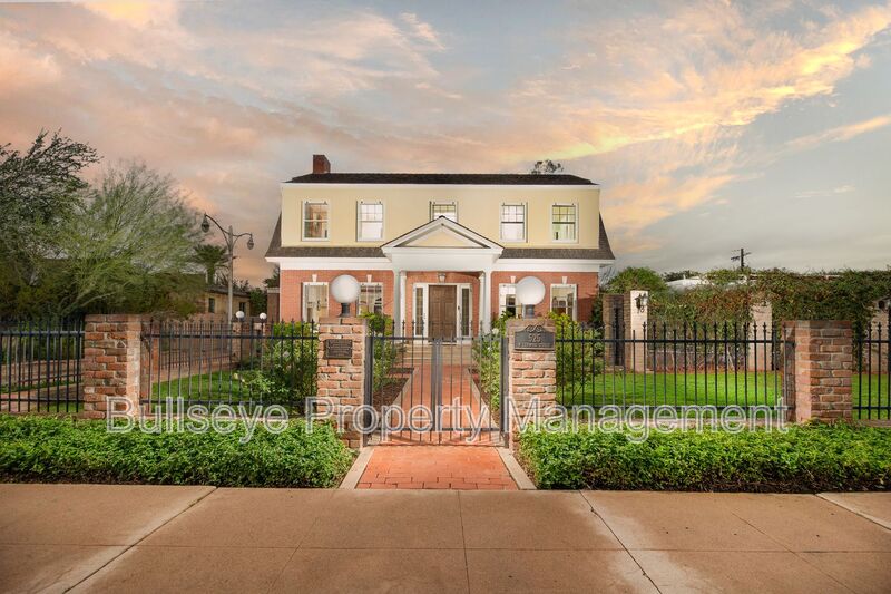 Phoenix House: 525 W Lynwood St