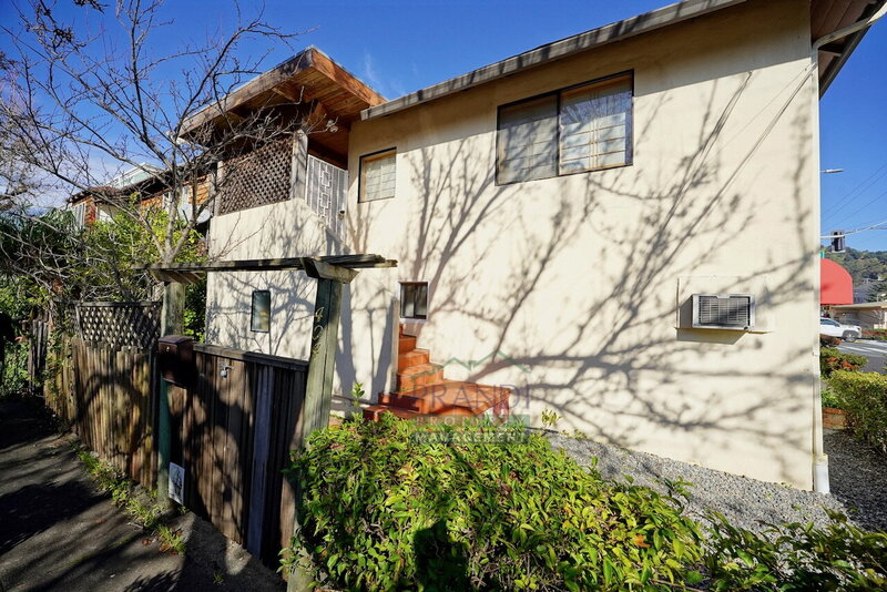 San Rafael Condo: 404 1st St