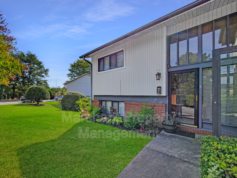 Greenville Townhome: 5 Briarcreek Place