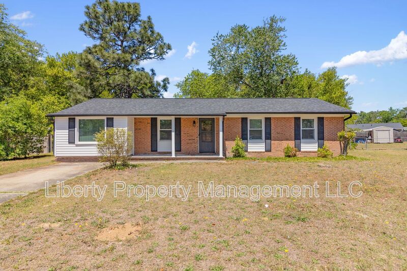 Hope Mills House: 5929 Spinner Rd