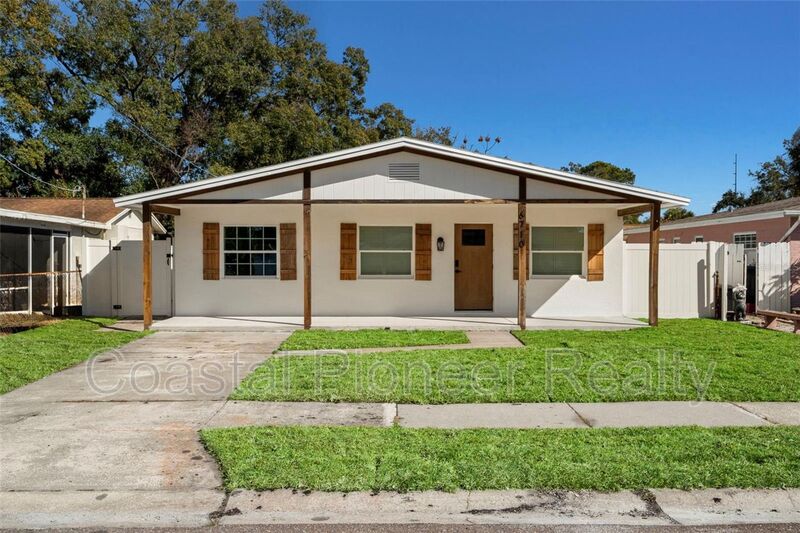 Tampa House: 6710 S Cortez Ave