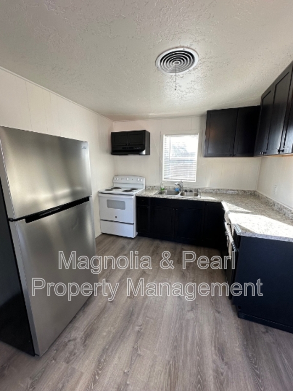 Parma House: 712 East Grove Avenue