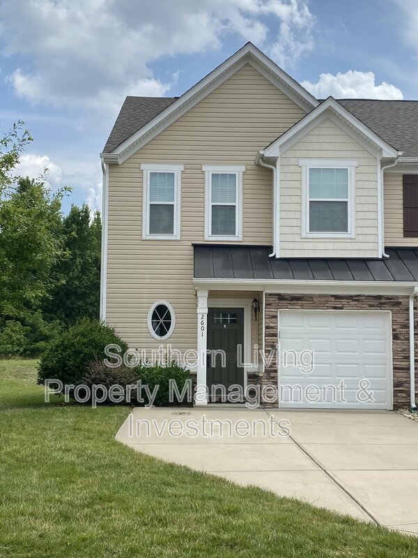Charlotte Townhome: 2601 Silverthorn Dr