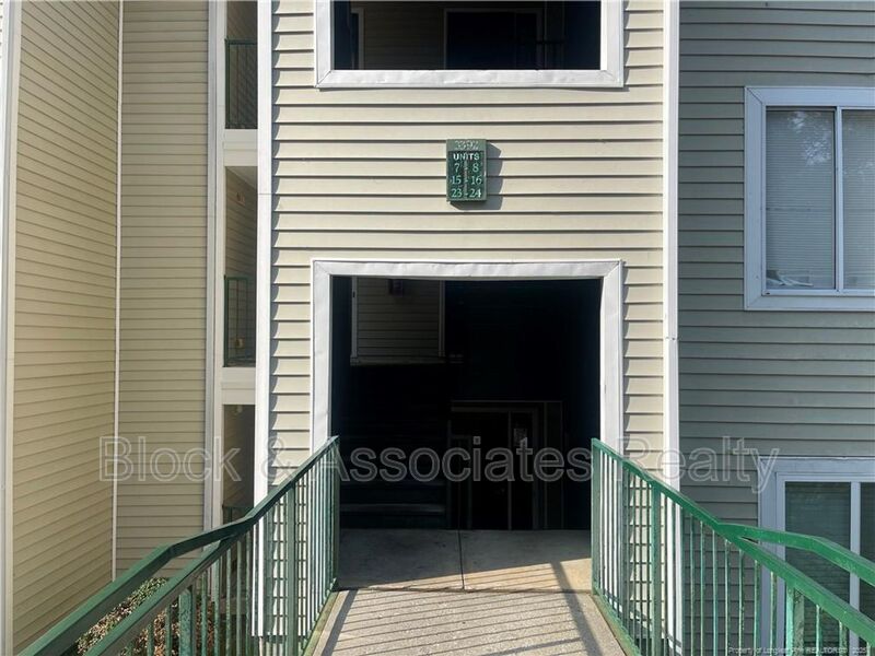 Fayetteville House: 3392-7 Galleria Drive