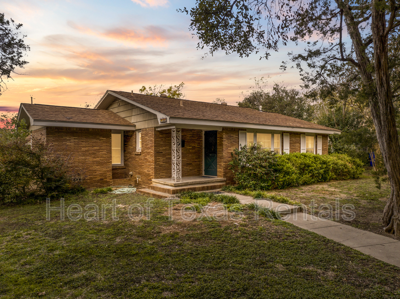 Waco House: 3300 Adeline Drive