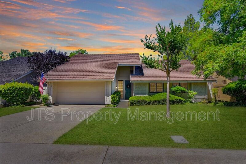 Fair Oaks House: 5342 Terrace Oak Circle