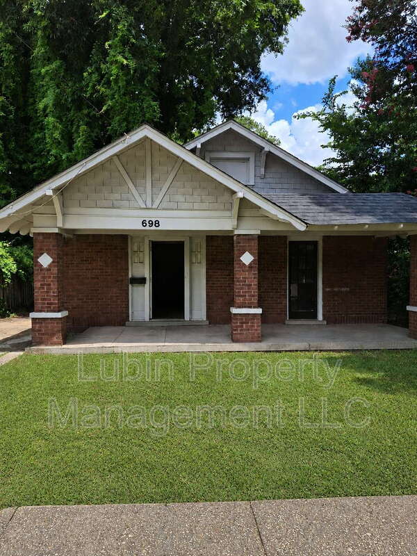 Memphis House: 698 Semmes St