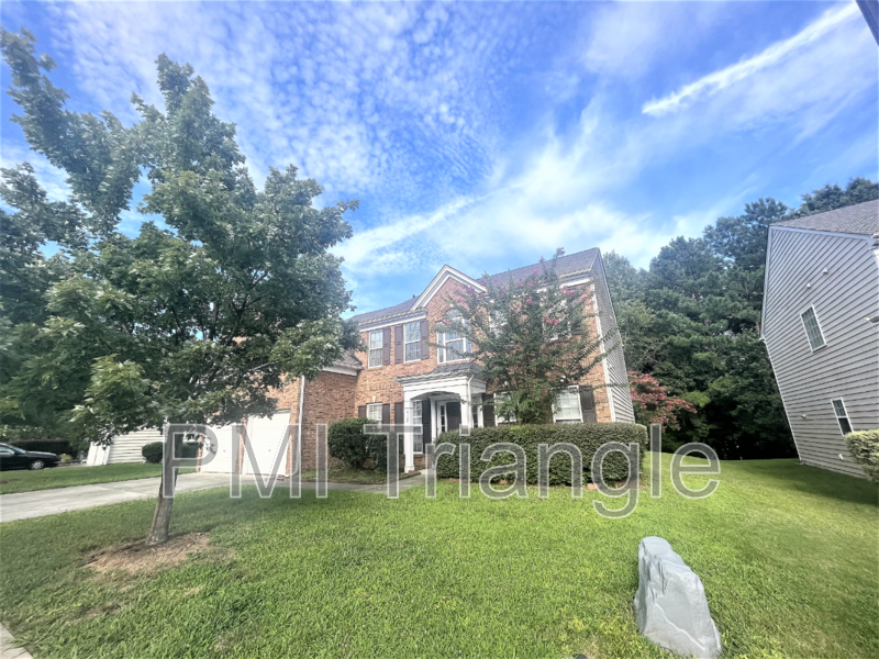 Cary House: 412 Howard Grove Pkwy