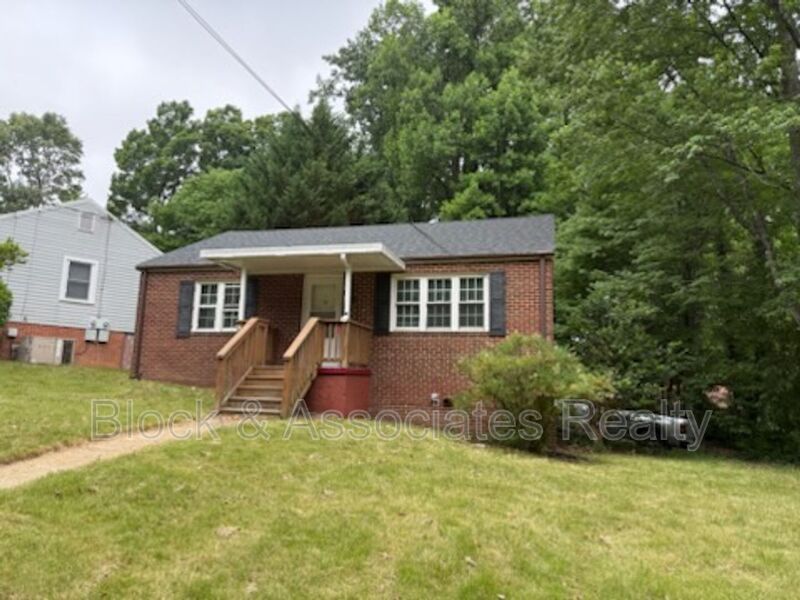 Asheboro House: 310 S High St