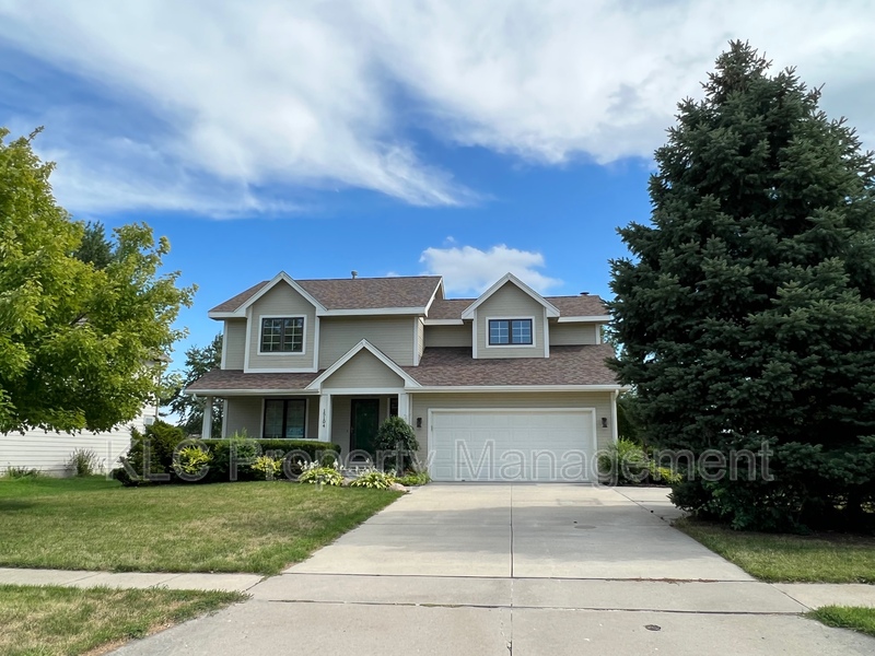 Clive House: 15104 Hawthorn Drive