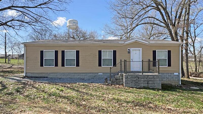 Oak Grove House: 1501 Thompsonville Lane