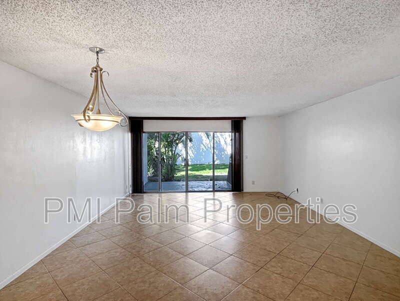 North Palm Beach Townhome: 390 Golfview Rd