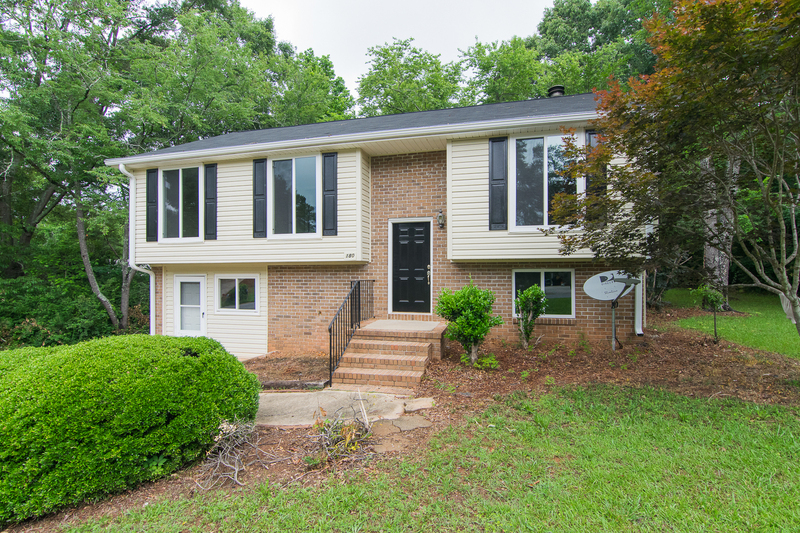 Athens House: 180 Arthur Circle