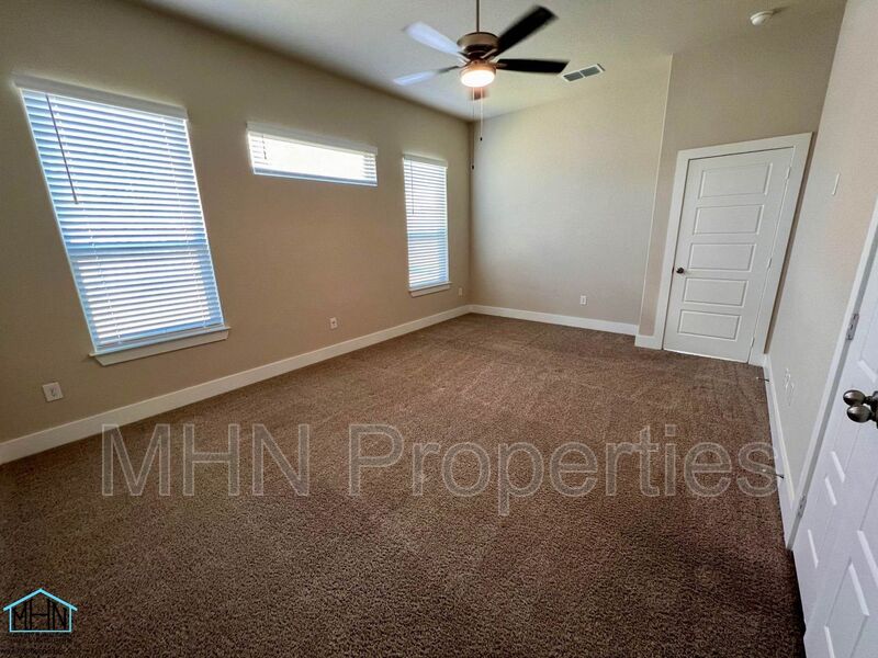 GORGEOUS Newly Built 4bed/3bath home, located in Copper Ridge near highways, restaurants, and entertainment! - Photo 17