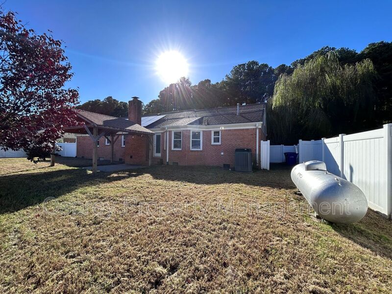 Beautifully Updated Brick Ranch! "ASK ABOUT OUR ZERO DEPOSIT" - Photo 10