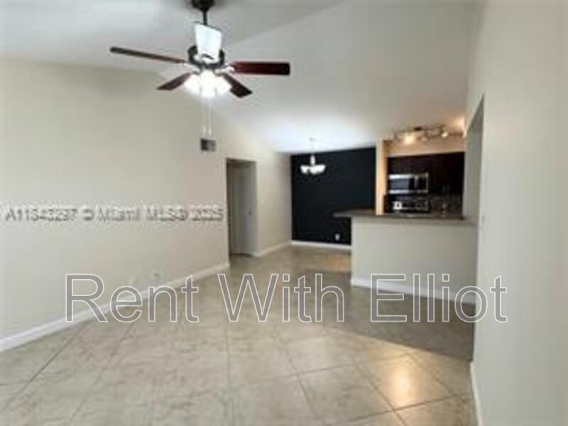 Davie House: 2926 South University Drive