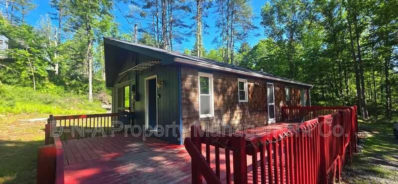 Henryville House: 3765 Route 715