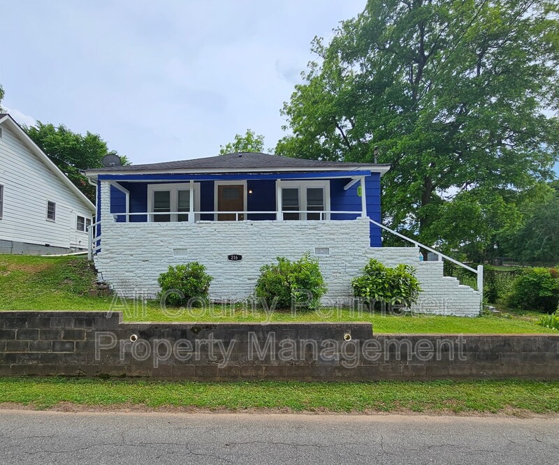 Jackson House: 216 Martin Luther King Jr Dr