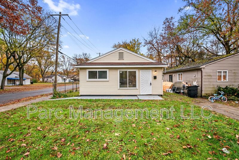 Detroit House: 15914 Dacosta Street
