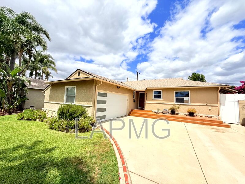 North Hills House: 16457 Gledhill Street
