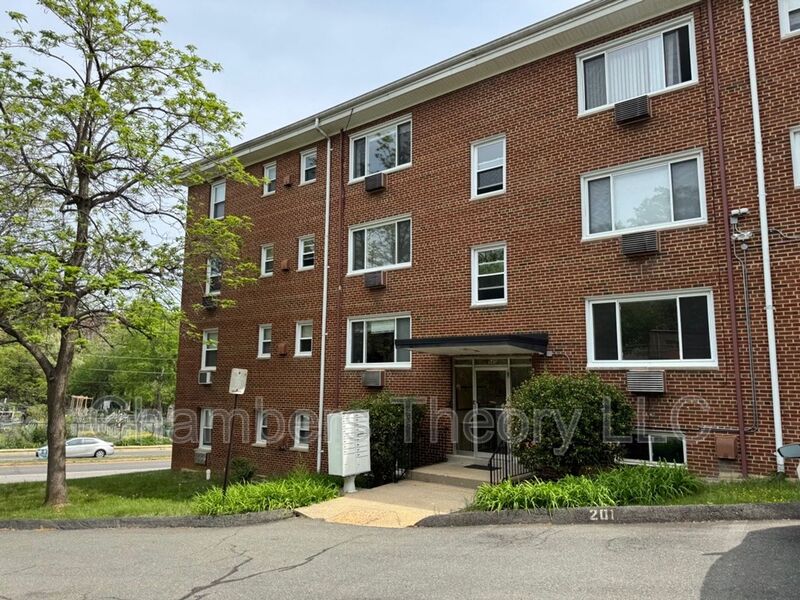 Arlington Condo: 945 N Barton St