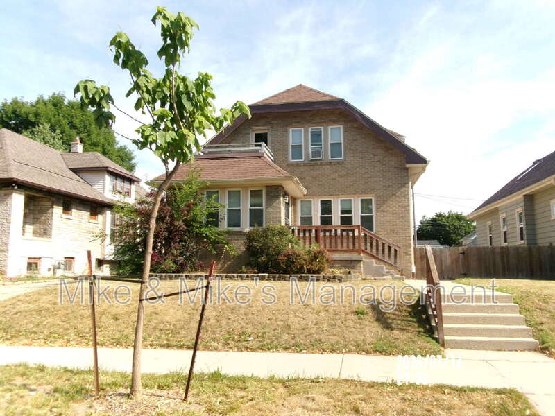 Milwaukee Condo: 6424 W. Chambers Street