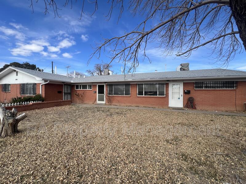 Albuquerque House: 7013 Trumbull Ave SE