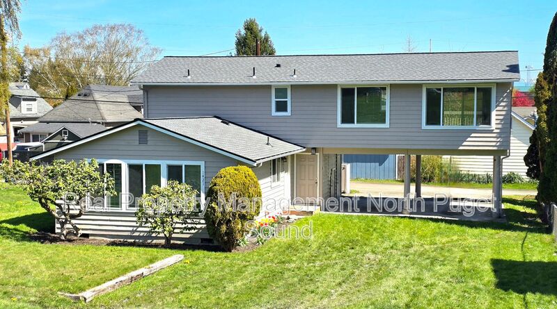 Everett Condo: 1421 Pine St