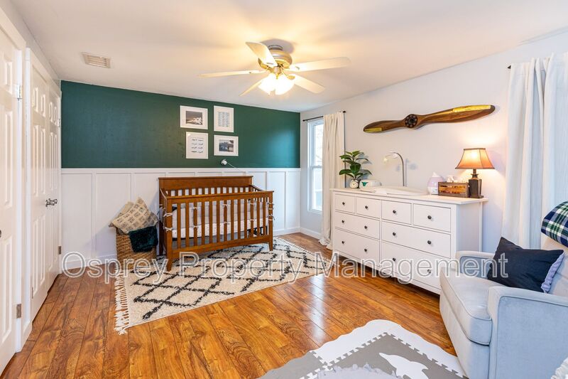 Spacious 4 Bedroom 3 Bath Home  - Photo 14